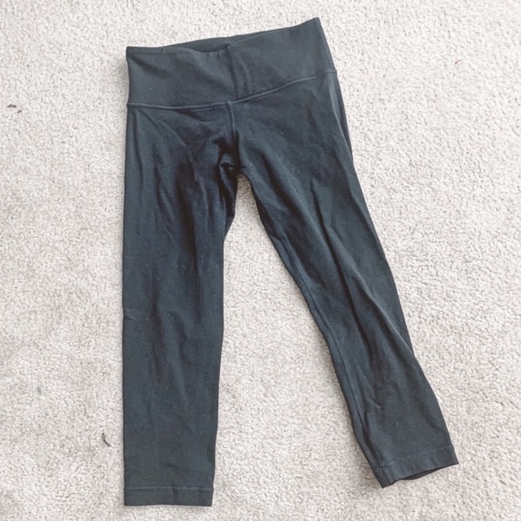 lululemon athletica Pants - Lululemon black wunder under cropped leggings